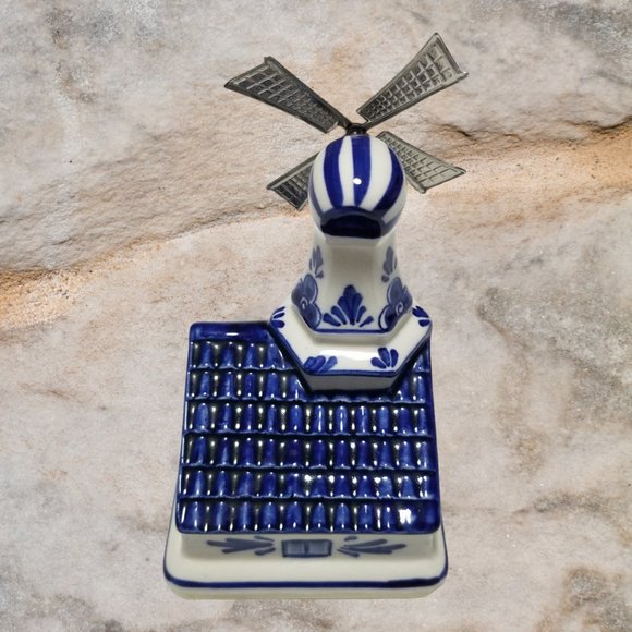 Delft Blue and White Ceramic Windmill Music Box with Revolving Metal Blades. - Picture 3 of 7
